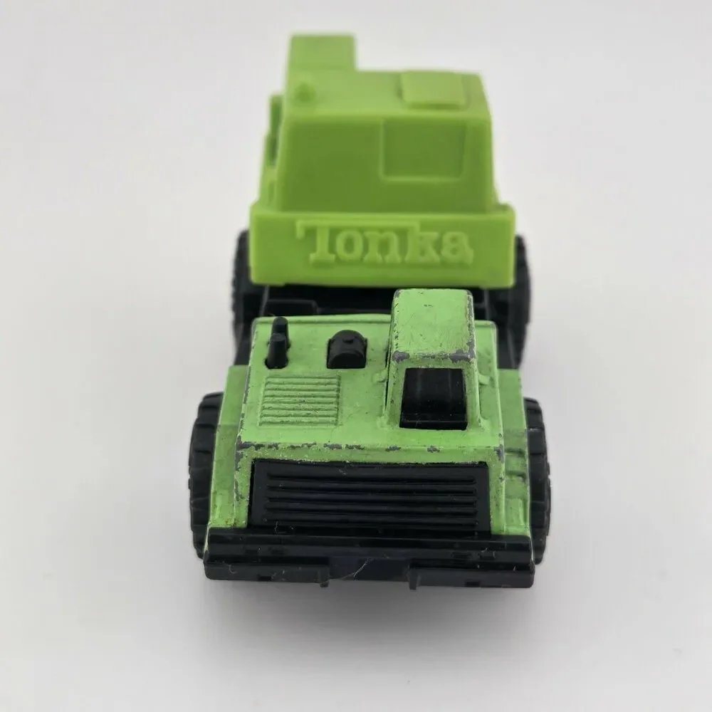 Vintage 1994 Tonka Corp. ~ Green/Black Truck Crane Diecast/Plastic No Boom.  02